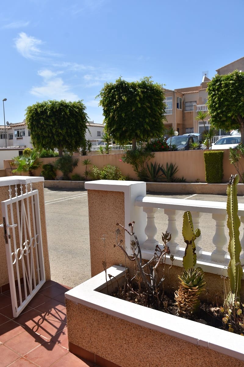 2 makuuhuone Asunto myytävänä paikassa Orihuela Costa mukana uima-altaan - 210 000 € (Ref: 9933694)