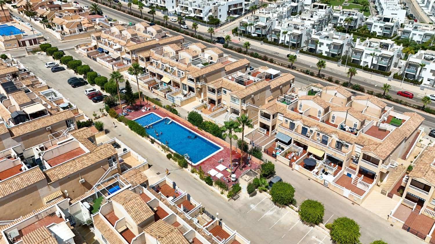 2 soveværelse Lejlighed til salg i Orihuela Costa med swimmingpool - € 199.500 (Ref: 9933694)