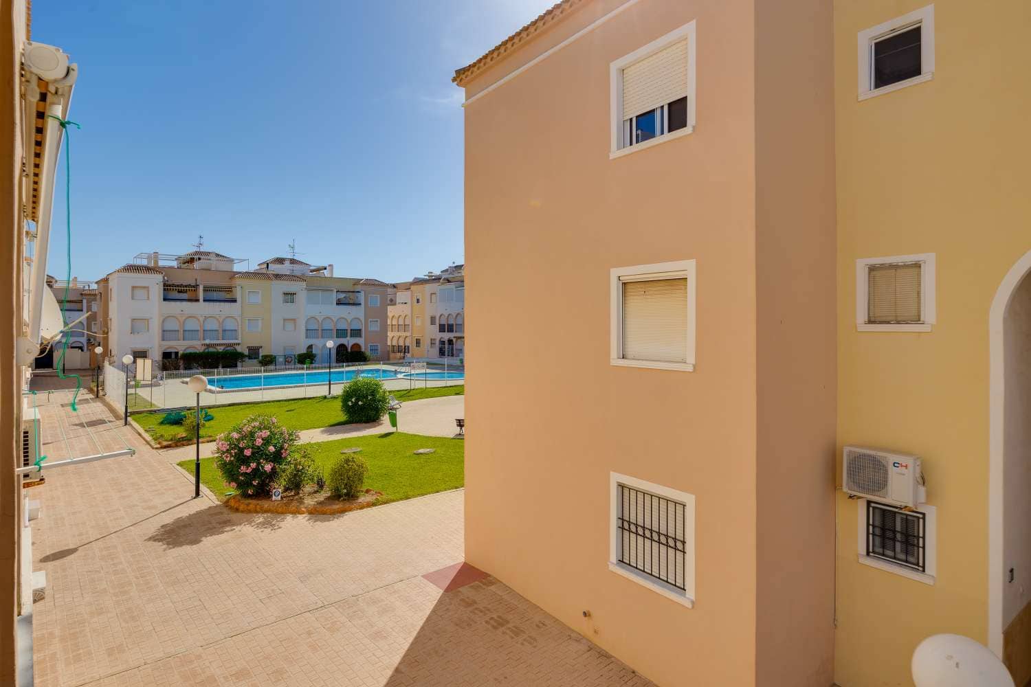 2 bedroom Apartment for sale in Torrevieja with pool - € 149,900 (Ref: 9933695)