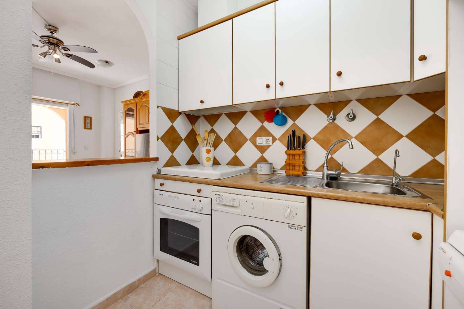 2 bedroom Apartment for sale in Torrevieja with pool - € 149,900 (Ref: 9933695)
