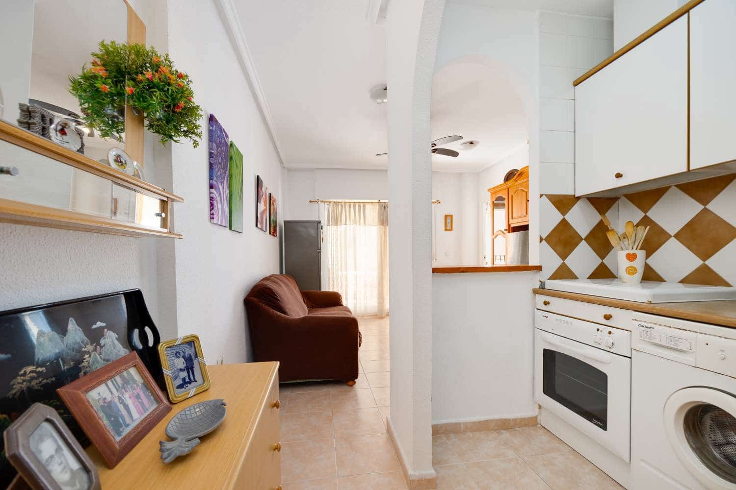 2 bedroom Apartment for sale in Torrevieja with pool - € 149,900 (Ref: 9933695)