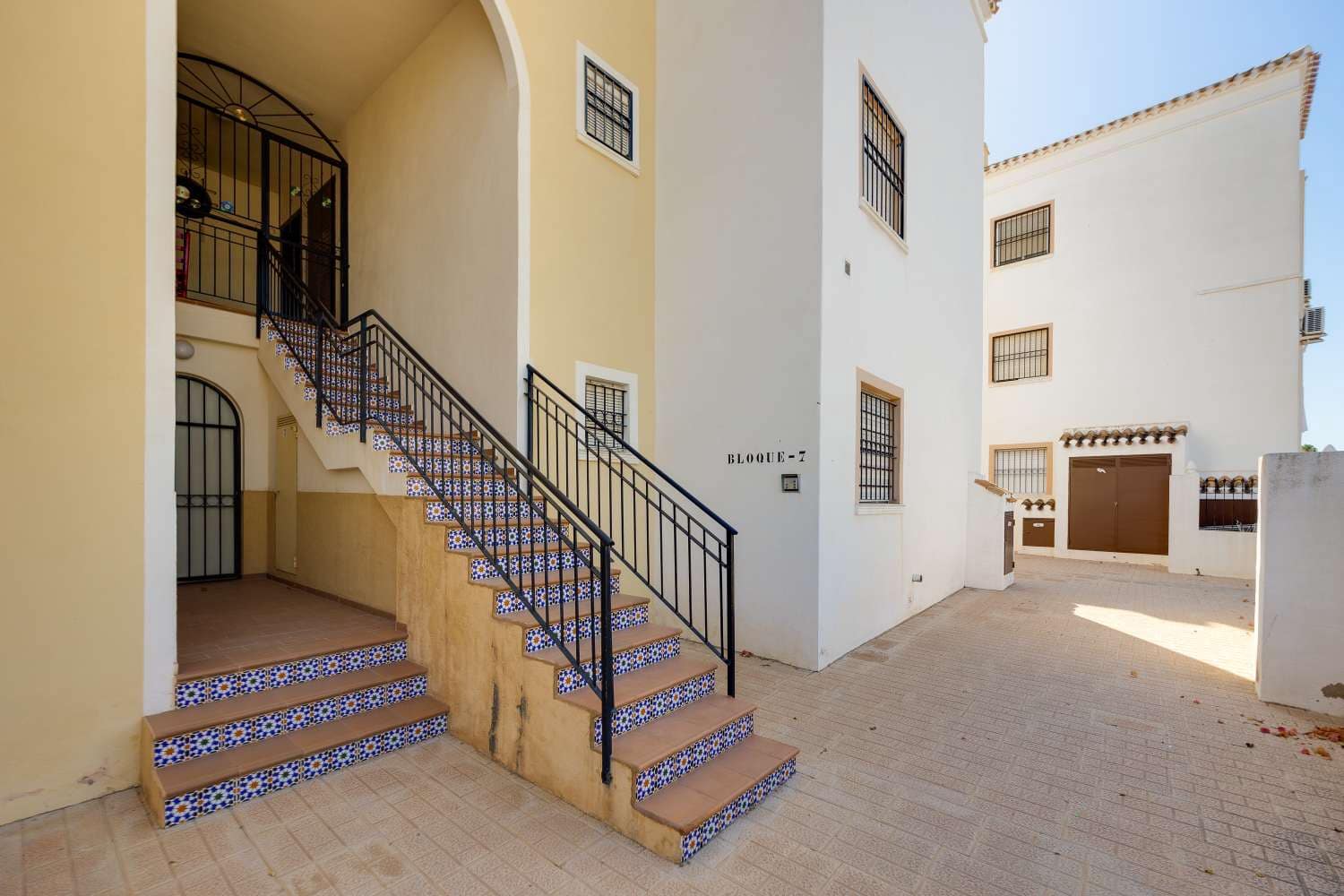 2 bedroom Apartment for sale in Torrevieja with pool - € 149,900 (Ref: 9933695)