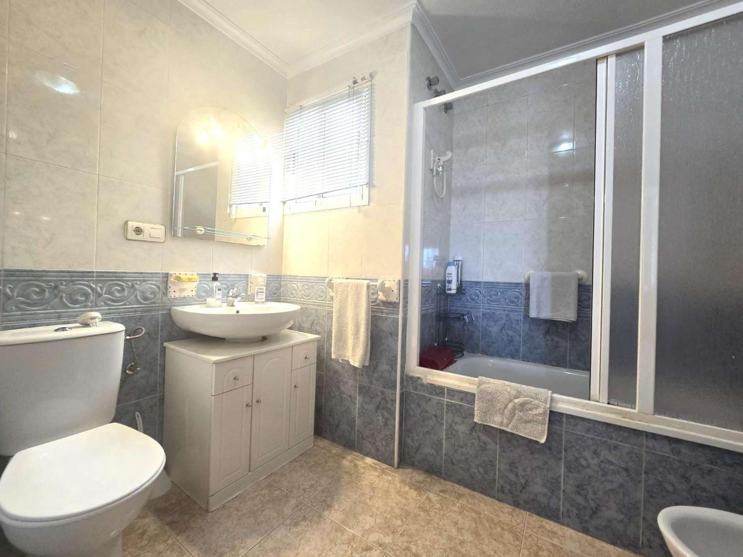 2 bedroom Apartment for sale in Torrevieja with pool garage - € 145,000 (Ref: 9939519)