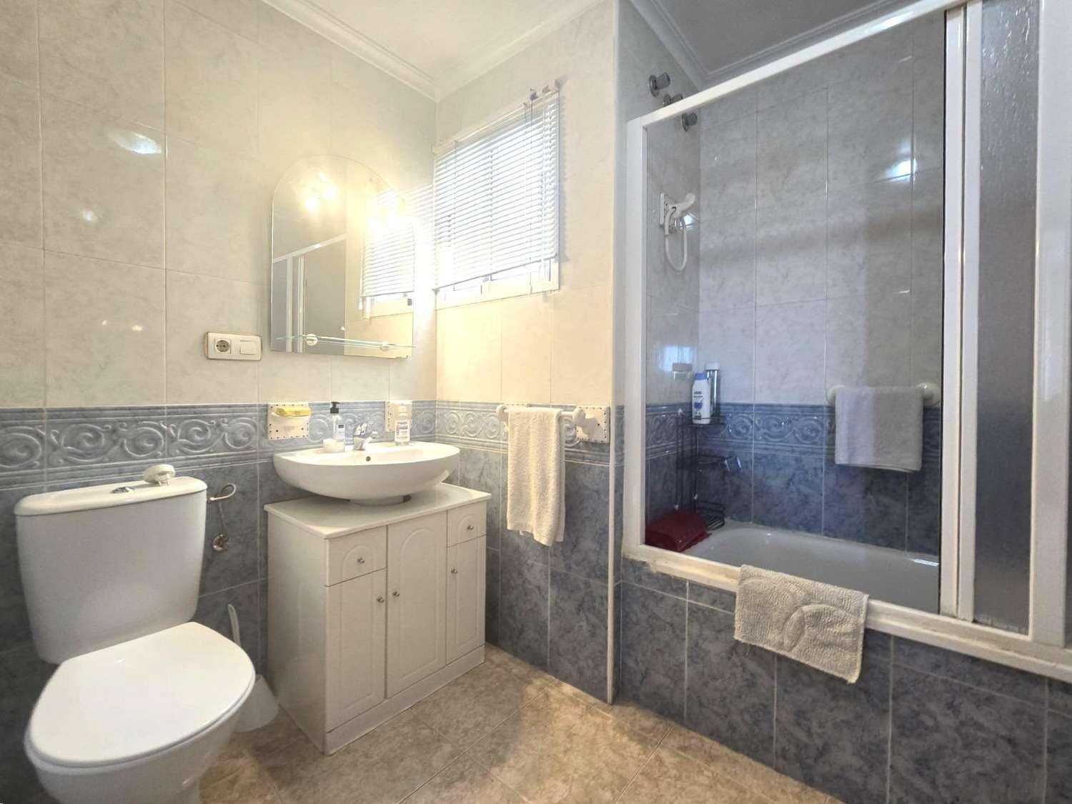 2 bedroom Apartment for sale in Torrevieja with pool garage - € 145,000 (Ref: 9939519)