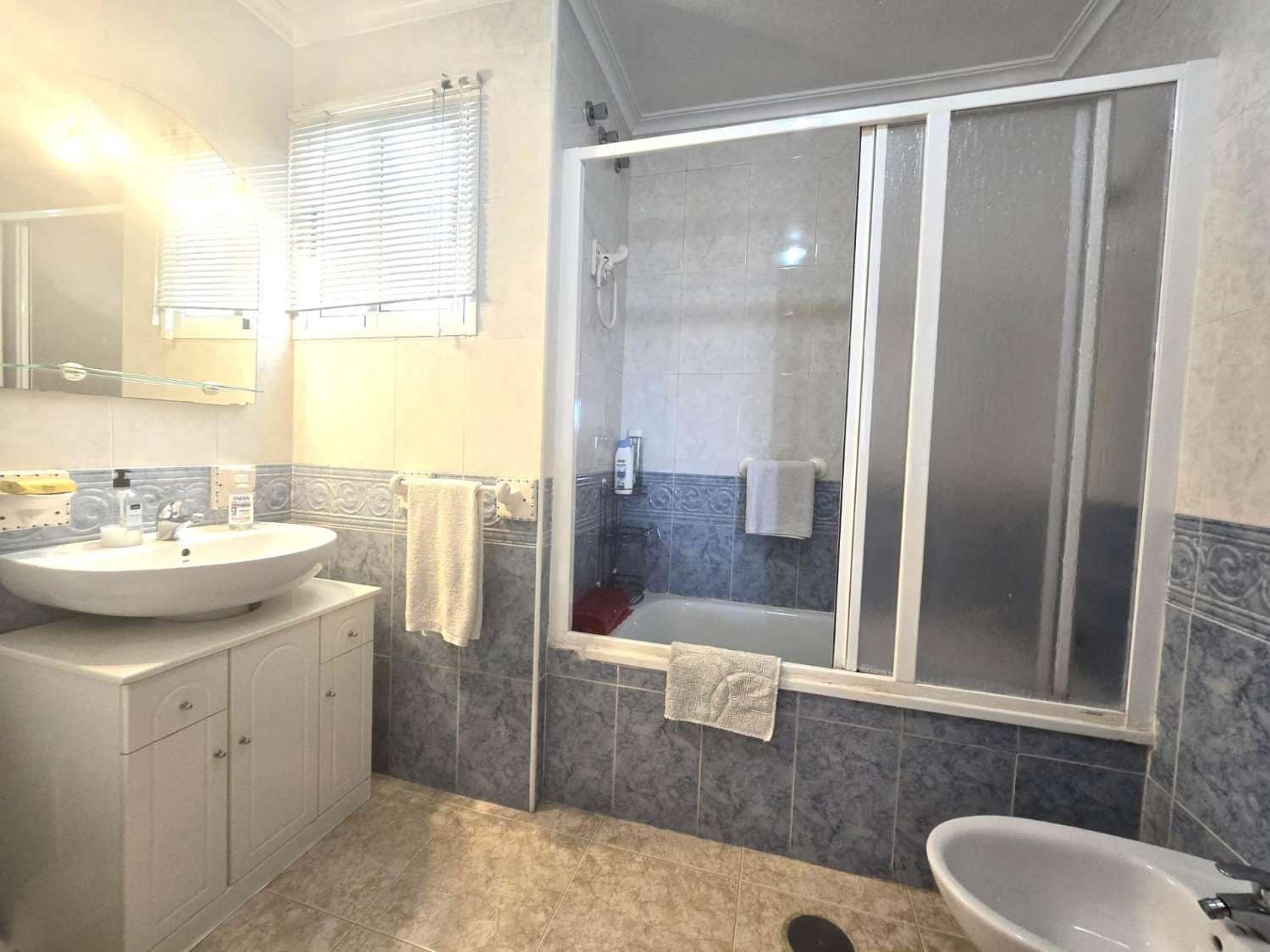 2 bedroom Apartment for sale in Torrevieja with pool garage - € 145,000 (Ref: 9939519)