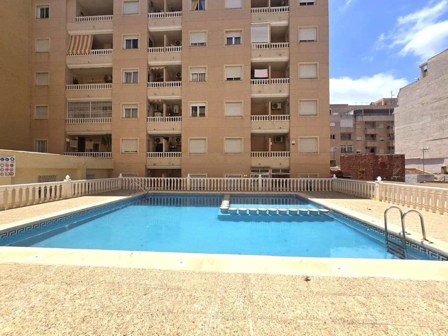 2 bedroom Apartment for sale in Torrevieja with pool garage - € 145,000 (Ref: 9939519)