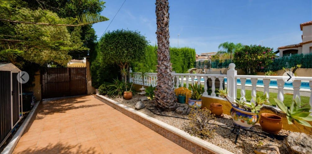3 bedroom Villa for sale in San Fulgencio with pool garage - € 399,000 (Ref: 9959349)