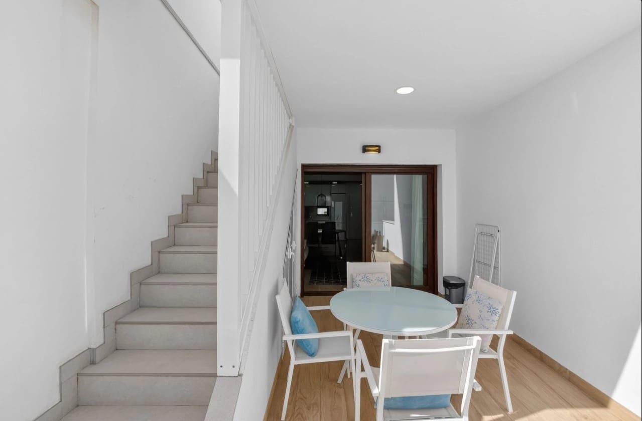 2 soverom Leilighet til salgs i Torrevieja med svømmebasseng garasje - € 295 000 (Ref: 9959350)