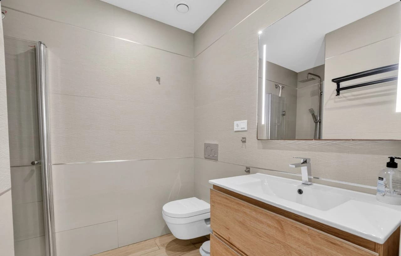 2 soverom Leilighet til salgs i Torrevieja med svømmebasseng garasje - € 295 000 (Ref: 9959350)