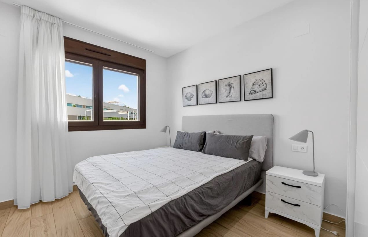 2 soverom Leilighet til salgs i Torrevieja med svømmebasseng garasje - € 295 000 (Ref: 9959350)