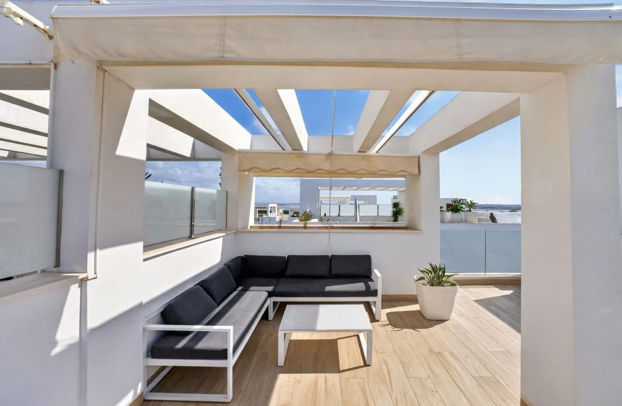 2 soverom Leilighet til salgs i Torrevieja med svømmebasseng garasje - € 295 000 (Ref: 9959350)