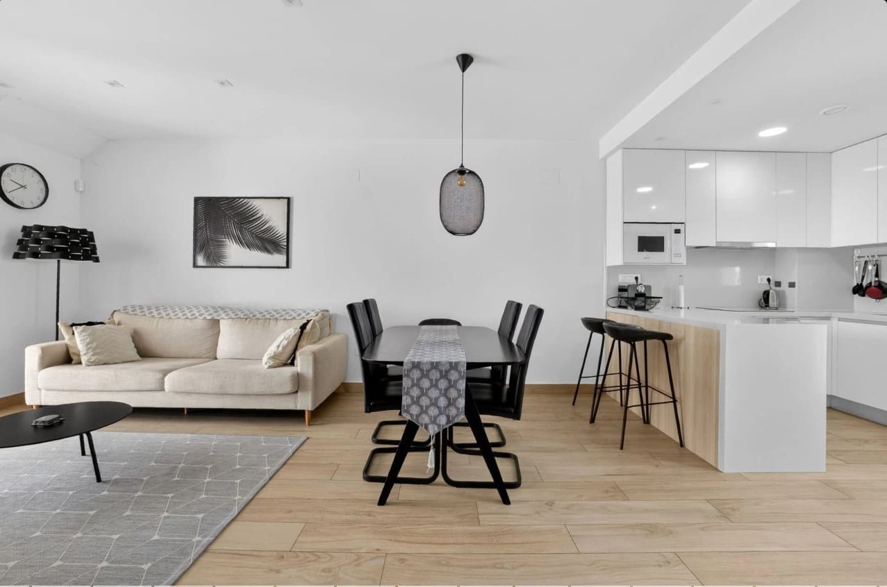 2 soverom Leilighet til salgs i Torrevieja med svømmebasseng garasje - € 295 000 (Ref: 9959350)