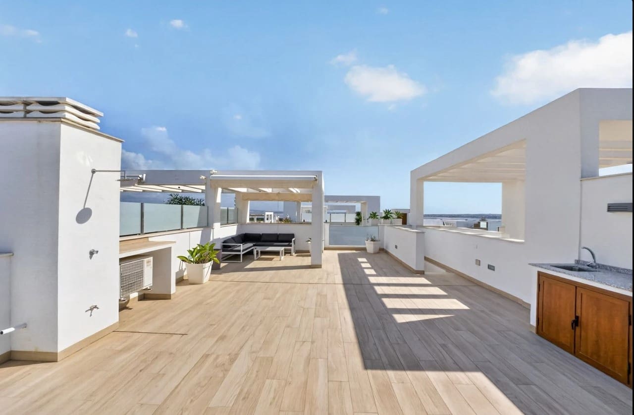 2 soverom Leilighet til salgs i Torrevieja med svømmebasseng garasje - € 295 000 (Ref: 9959350)