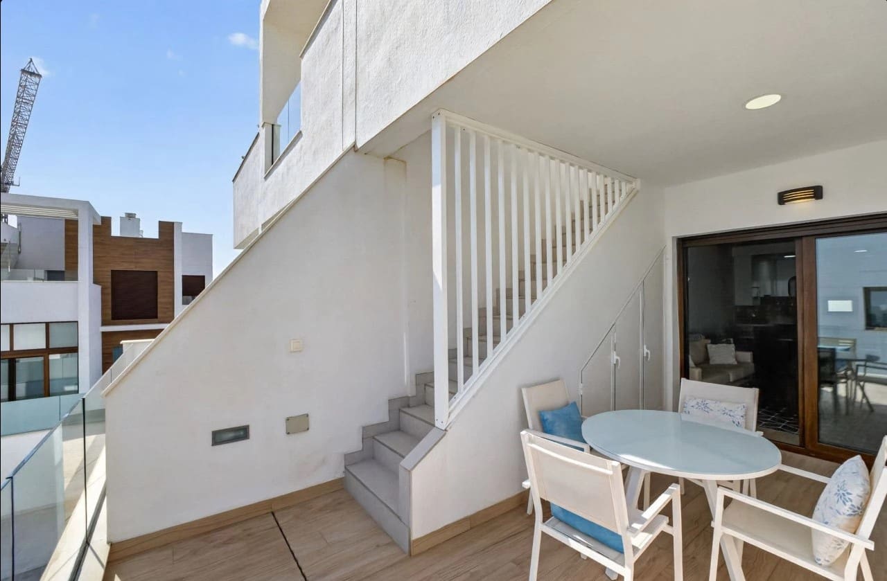 2 soverom Leilighet til salgs i Torrevieja med svømmebasseng garasje - € 295 000 (Ref: 9959350)