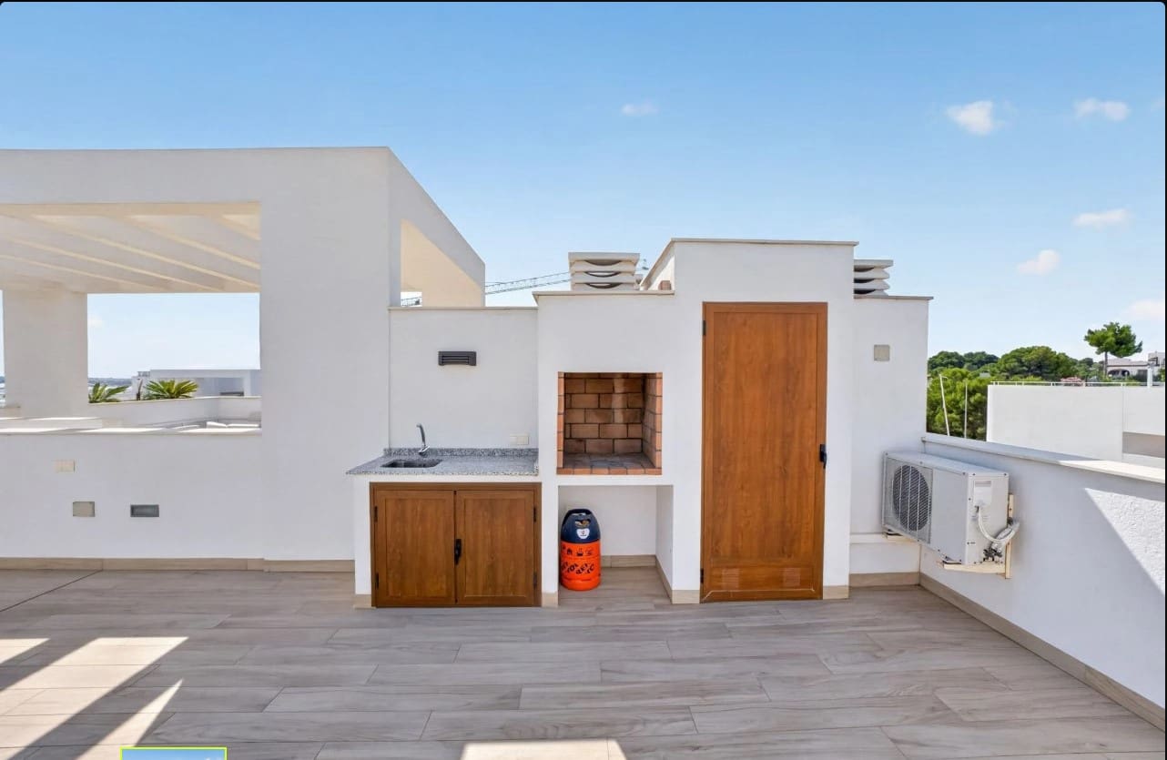 2 soverom Leilighet til salgs i Torrevieja med svømmebasseng garasje - € 295 000 (Ref: 9959350)