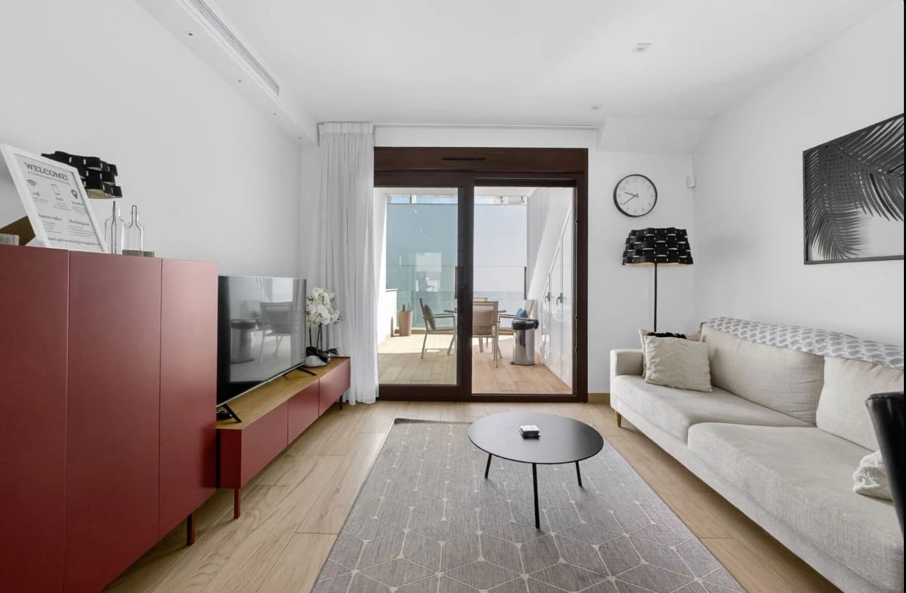 2 soverom Leilighet til salgs i Torrevieja med svømmebasseng garasje - € 295 000 (Ref: 9959350)