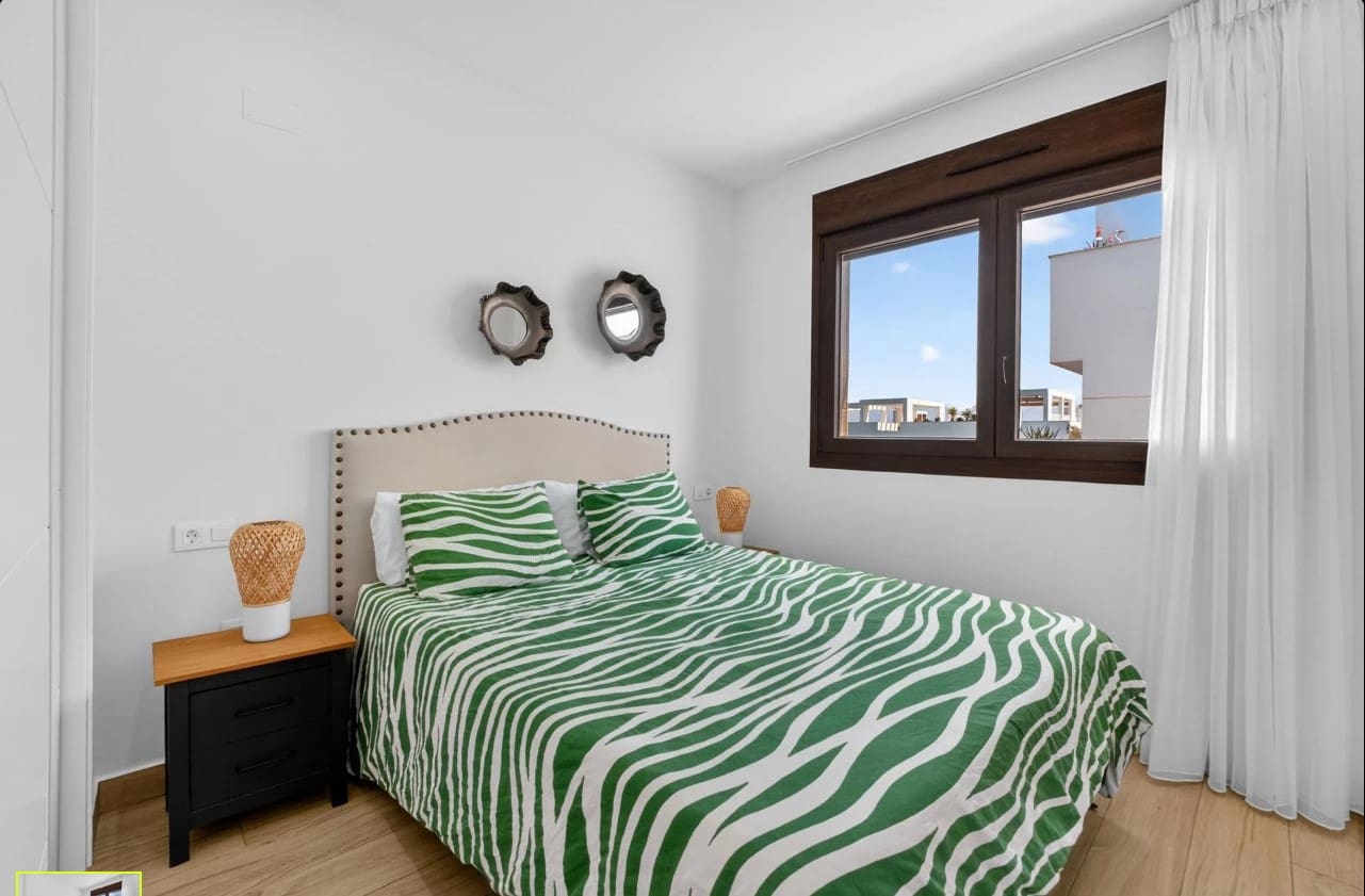 2 soverom Leilighet til salgs i Torrevieja med svømmebasseng garasje - € 295 000 (Ref: 9959350)