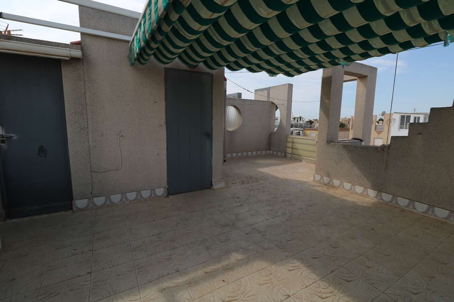 4 soveværelse Bungalow til salg i Torrevieja med swimmingpool - € 189.000 (Ref: 9962278)