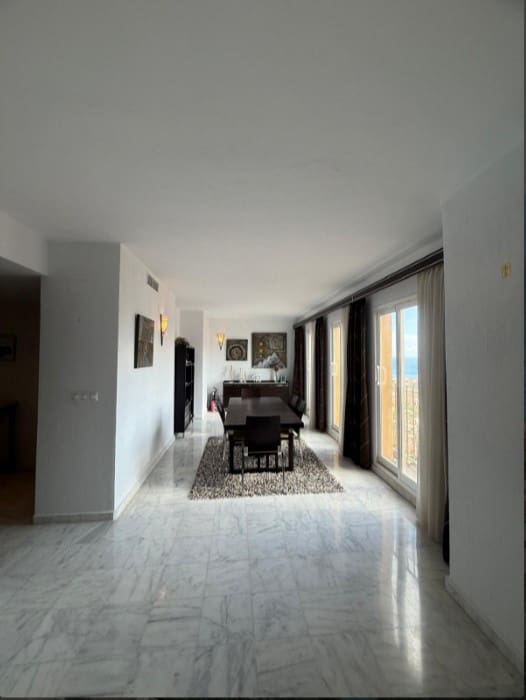 Apartamento de 4 habitaciones en Torrevieja en venta con piscina garaje - 495.000 € (Ref: 9969347)