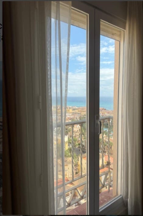 Apartamento de 4 habitaciones en Torrevieja en venta con piscina garaje - 495.000 € (Ref: 9969347)