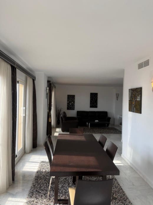 Apartamento de 4 habitaciones en Torrevieja en venta con piscina garaje - 495.000 € (Ref: 9969347)