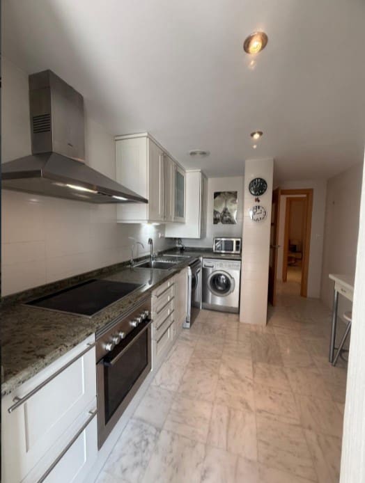 Apartamento de 4 habitaciones en Torrevieja en venta con piscina garaje - 495.000 € (Ref: 9969347)