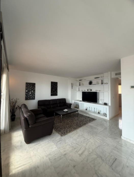 Apartamento de 4 habitaciones en Torrevieja en venta con piscina garaje - 495.000 € (Ref: 9969347)