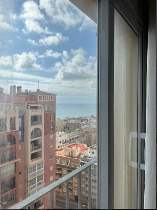Apartamento de 4 habitaciones en Torrevieja en venta con piscina garaje - 495.000 € (Ref: 9969347)