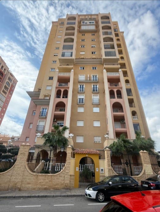 Apartamento de 4 habitaciones en Torrevieja en venta con piscina garaje - 495.000 € (Ref: 9969347)