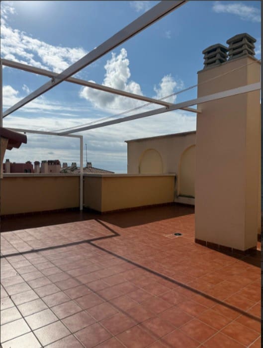 Apartamento de 4 habitaciones en Torrevieja en venta con piscina garaje - 495.000 € (Ref: 9969347)