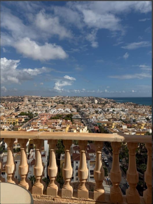 Apartamento de 4 habitaciones en Torrevieja en venta con piscina garaje - 495.000 € (Ref: 9969347)