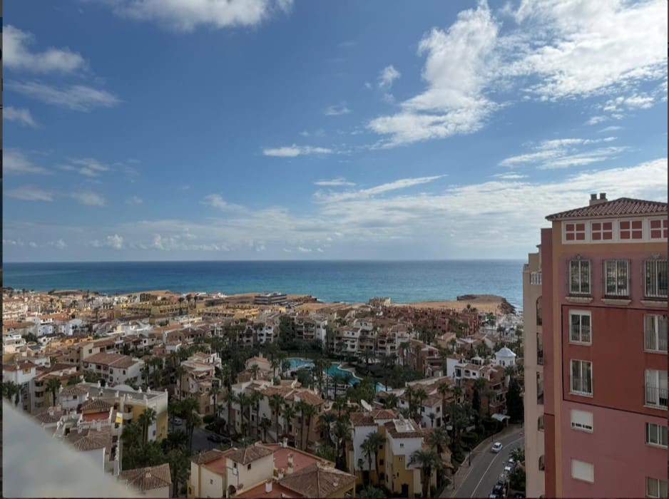 Apartamento de 4 habitaciones en Torrevieja en venta con piscina garaje - 495.000 € (Ref: 9969347)