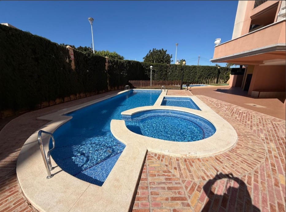 Apartamento de 4 habitaciones en Torrevieja en venta con piscina garaje - 495.000 € (Ref: 9969347)