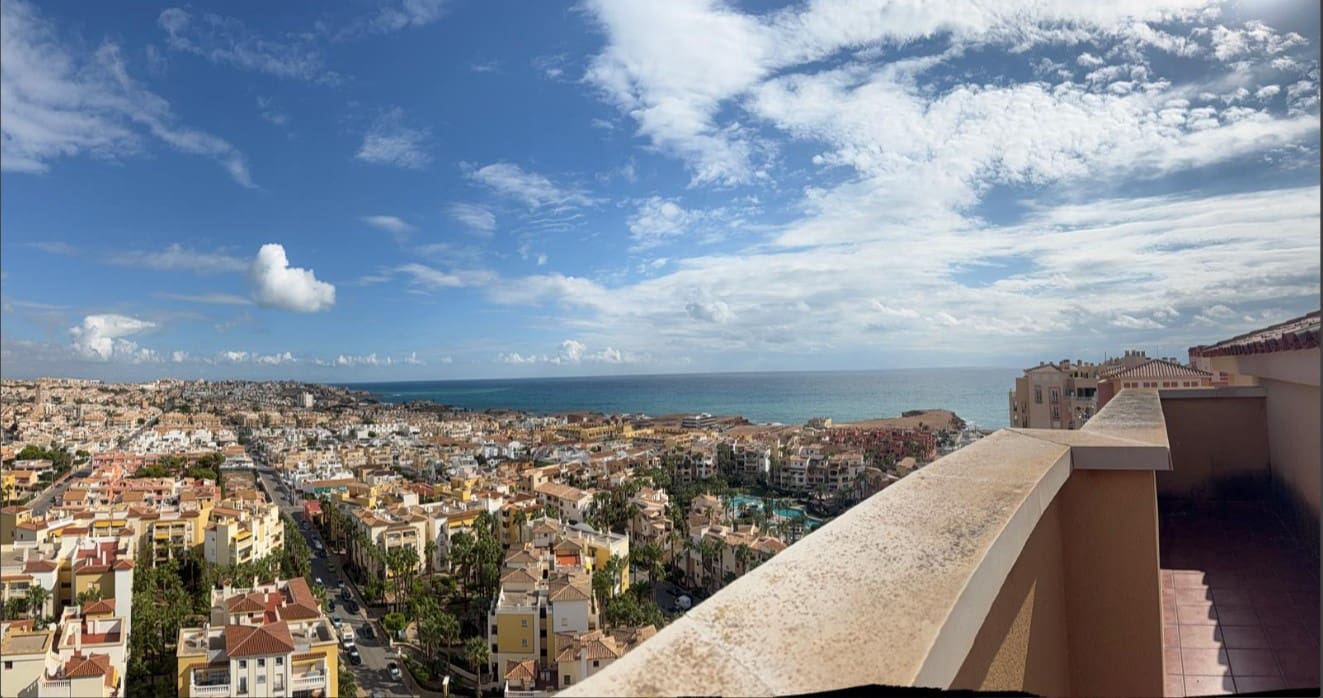 Apartamento de 4 habitaciones en Torrevieja en venta con piscina garaje - 495.000 € (Ref: 9969347)