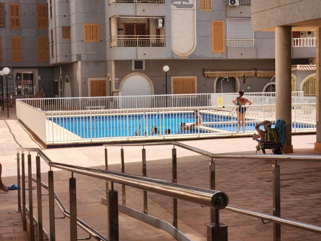 1 Zimmer Apartment zu verkaufen in Torrevieja mit Pool - 105.000 € (Ref: 9972947)