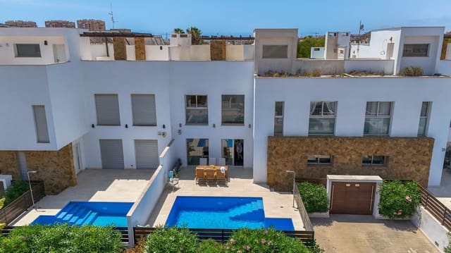 5 soverom Rekkehus til salgs i Aguas Nuevas, Torrevieja med svømmebasseng - € 480 000 (Ref: 9976879)