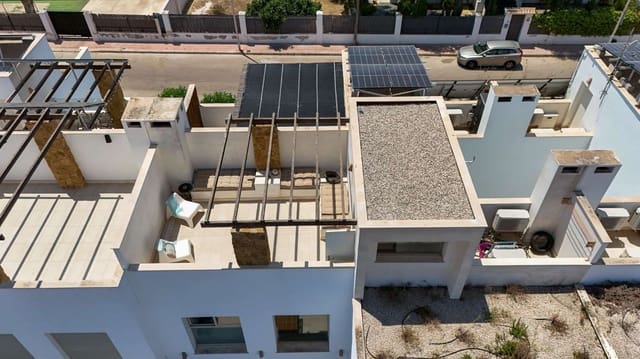 5 soverom Rekkehus til salgs i Aguas Nuevas, Torrevieja med svømmebasseng - € 480 000 (Ref: 9976879)
