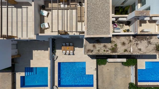 5 soverom Rekkehus til salgs i Aguas Nuevas, Torrevieja med svømmebasseng - € 480 000 (Ref: 9976879)