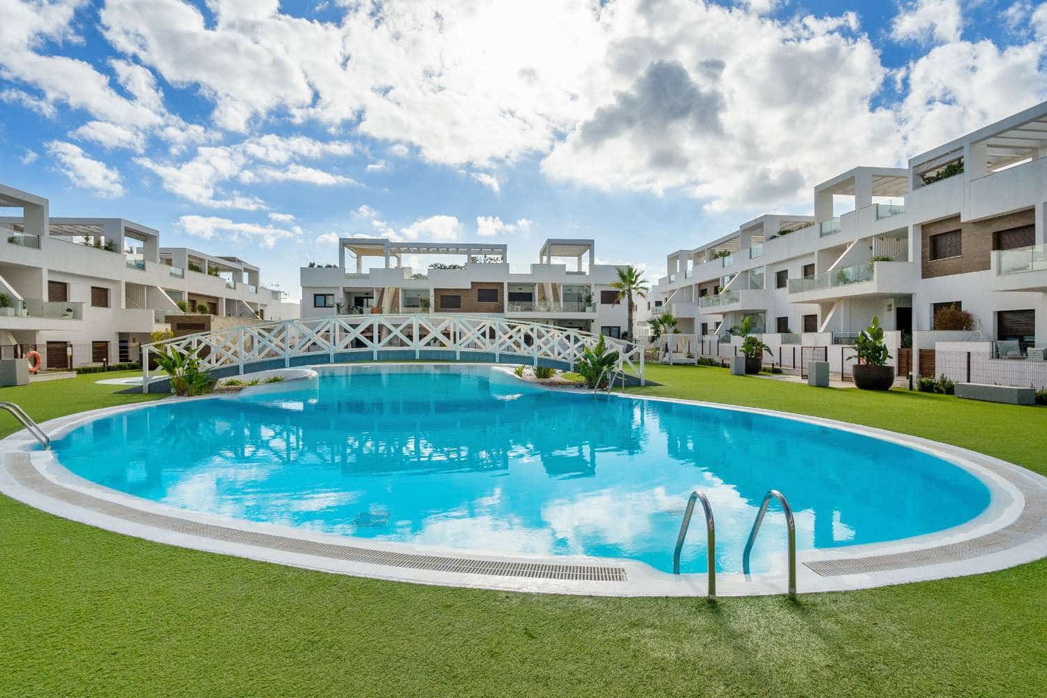 3 bedroom Villa for sale in Torrevieja with pool - € 495,000 (Ref: 9978447)