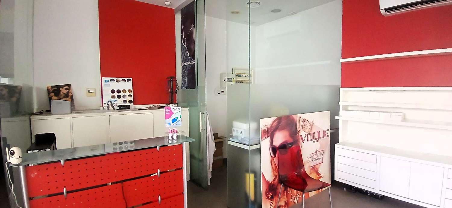 Kommersiell till salu i Torrevieja - 195 000 € (Ref: 9984495)