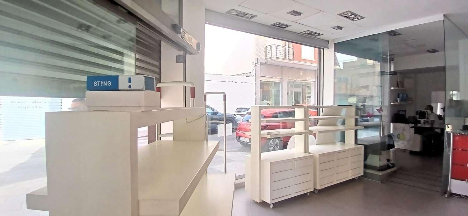 Kommersiell till salu i Torrevieja - 195 000 € (Ref: 9984495)