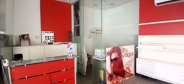 Erhverv til salg i Centro - Muelle Pesquero, Torrevieja - € 195.000 (Ref: 9984495)