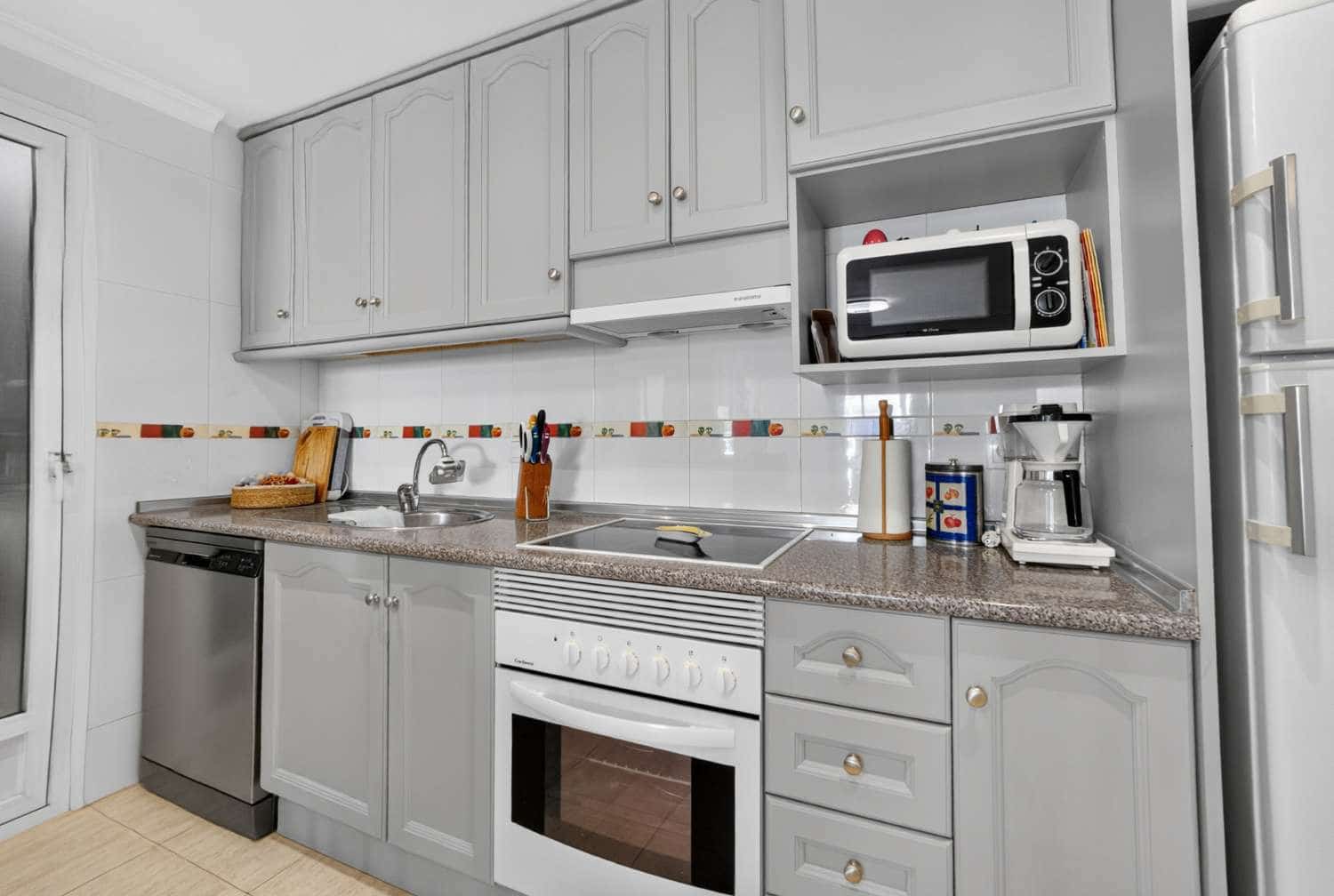 Apartamento de 2 habitaciones en La Zenia en venta con piscina - 226.000 € (Ref: 9986488)