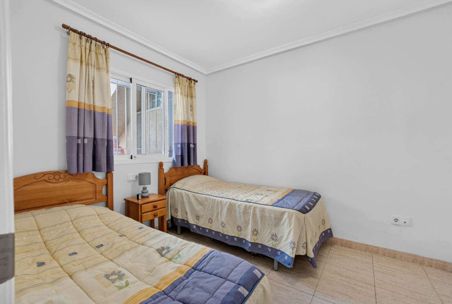 Apartamento de 2 habitaciones en La Zenia en venta con piscina - 226.000 € (Ref: 9986488)