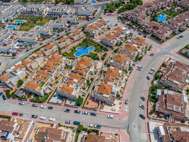 Apartamento de 2 habitaciones en La Zenia, Orihuela en venta con piscina - 226.000 € (Ref: 9986488)