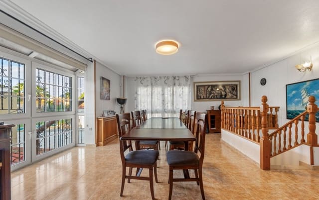 4 Zimmer Villa zu verkaufen in Los Balcones mit Pool - 490.000 € (Ref: 9996717)