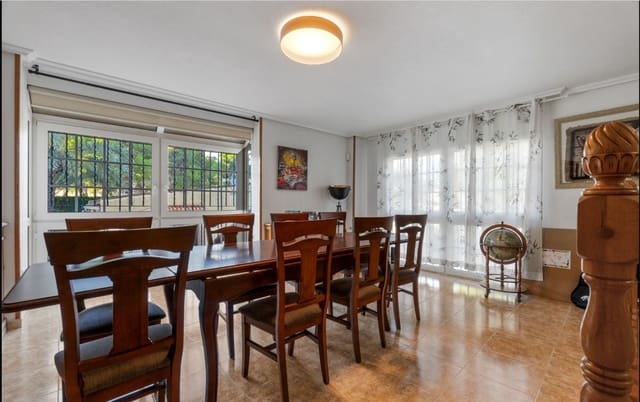 4 Zimmer Villa zu verkaufen in Los Balcones mit Pool - 490.000 € (Ref: 9996717)