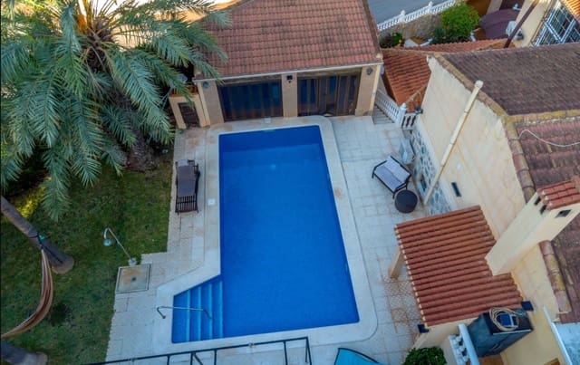 4 Zimmer Villa zu verkaufen in Los Balcones mit Pool - 490.000 € (Ref: 9996717)