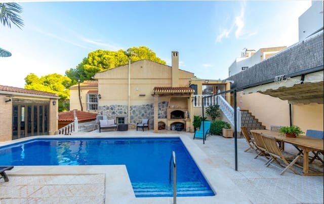 4 Zimmer Villa zu verkaufen in Los Balcones mit Pool - 490.000 € (Ref: 9996717)