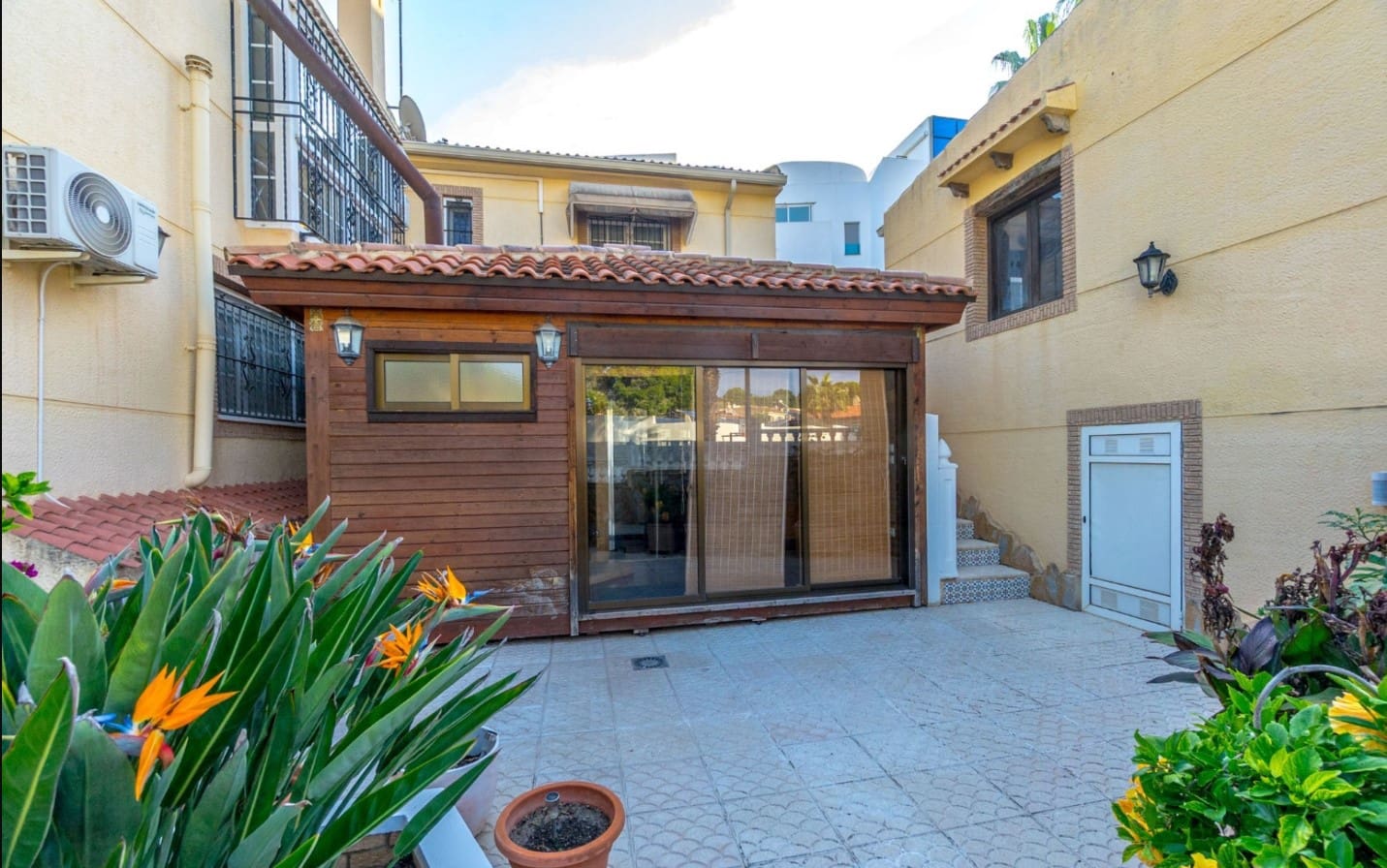 4 Zimmer Villa zu verkaufen in Los Balcones mit Pool - 490.000 € (Ref: 9996717)